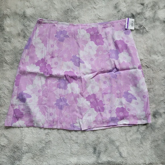 NWOT Charlie Holiday Lilac Floral Phoebe Skirt 8 - Picture 2 of 7